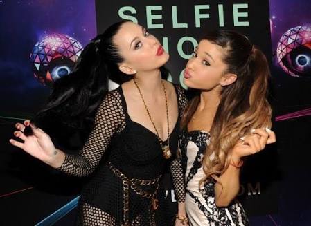 Ariana Grandeを貼るトピ♡