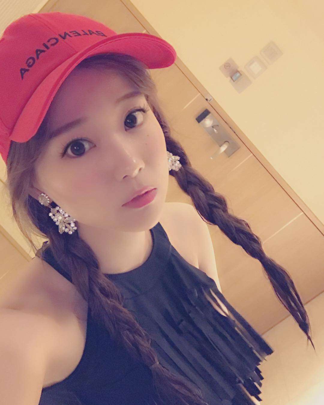 重盛さと美の美脚にくぎ付け！「スタイル良すぎ」「エロ可愛い」の声