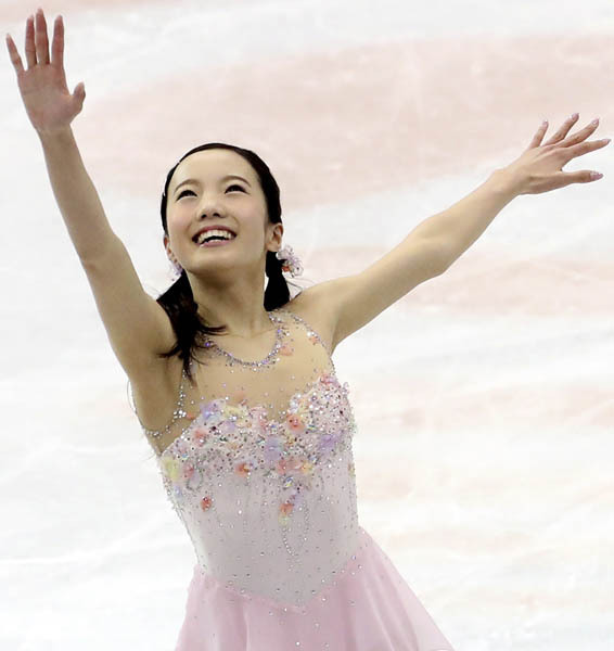 本田真凛シニア初Vかすむ…女王は驚異のSP高得点発進 （日刊ゲンダイDIGITAL） - Yahoo!ニュース