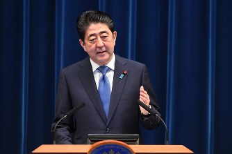 安倍晋三首相：28日解散を表明　消費増税分の使途を変更