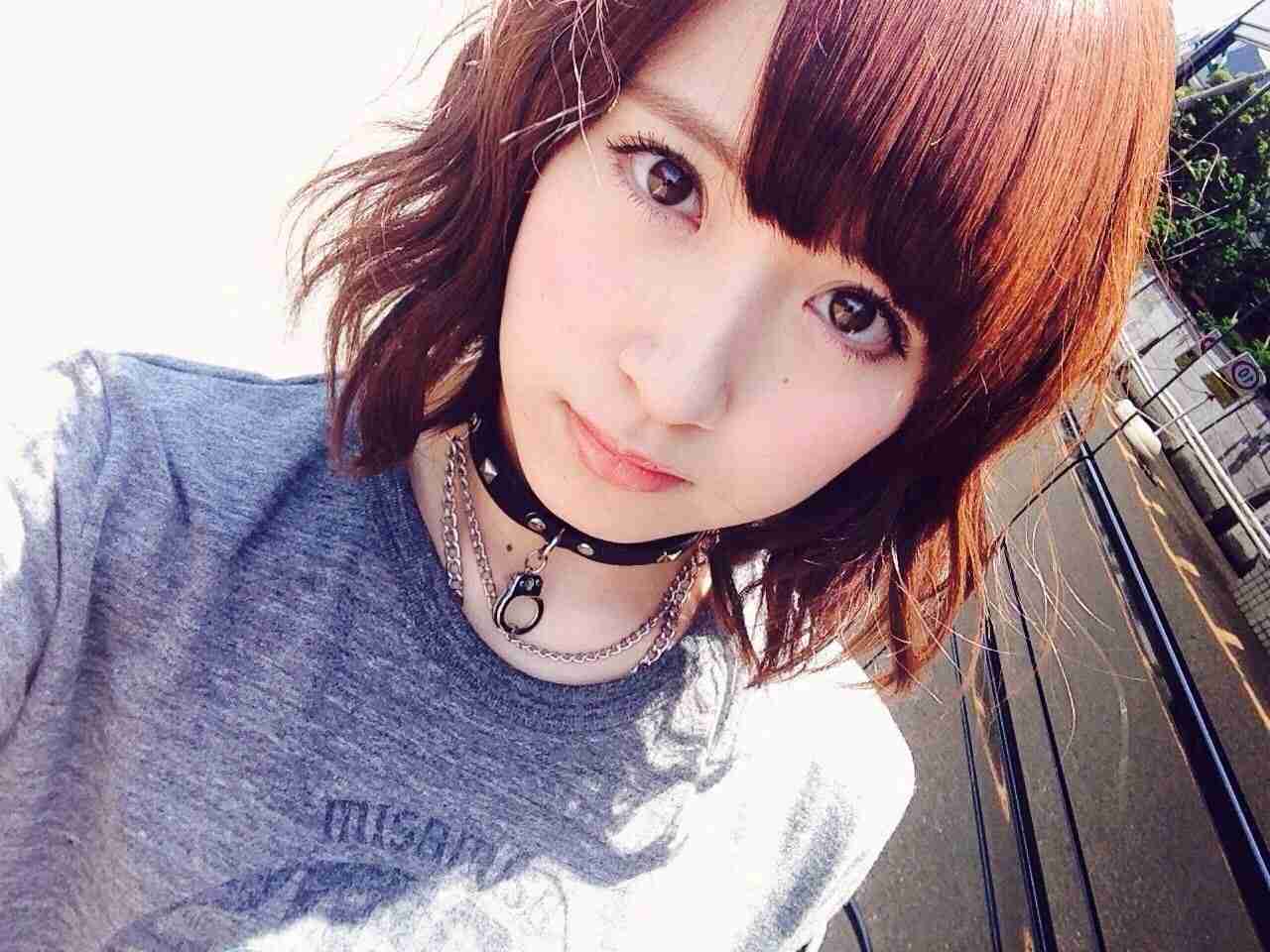 HKT48指原莉乃、ざっくりニットで素肌あらわ SEXYコーデで新境地