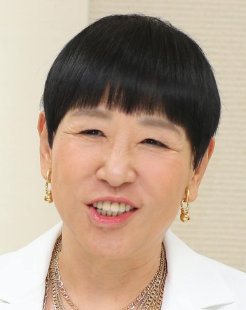 和田アキ子が姪2人との3ショットを公開 姪2人との3ショットを公開 - ライブドアニュース