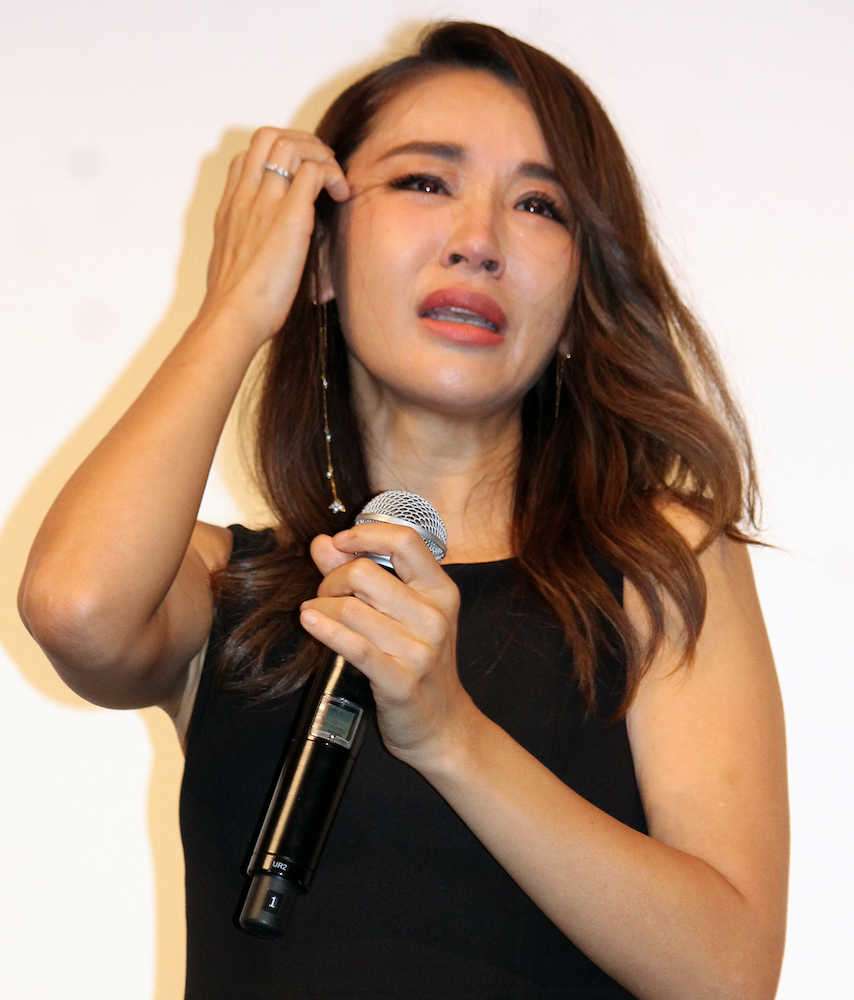 鈴木紗理奈、母&監督に感謝の号泣 マドリード映画祭受賞「恩返しができて良かった」
