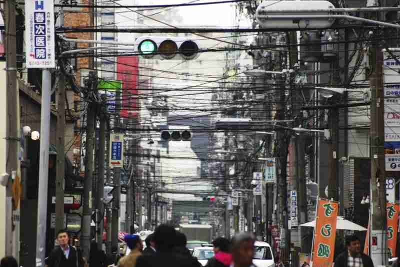 東京都が進める無電柱化の実態 住民からは苦情、業者は冷ややか