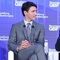 カナダのジャスティン・トルドー首相 靴下がチューバッカ柄だと話題に - ライブドアニュース