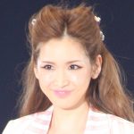 無理あり過ぎ！紗栄子のウェイトレス姿が