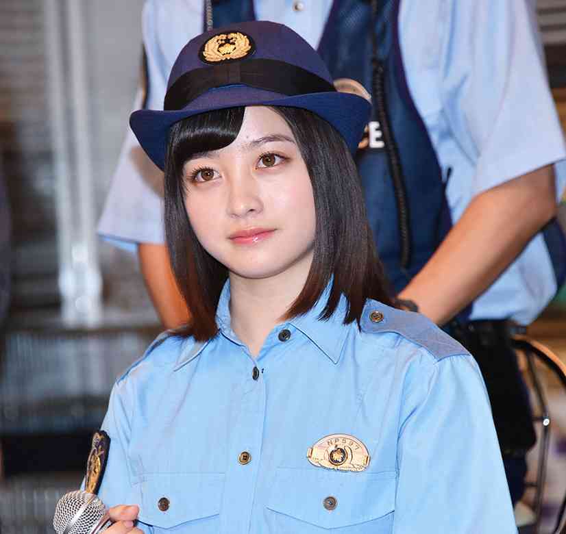 橋本環奈、純白ワンピースをまとい天使のスマイル　輝く美脚も披露
