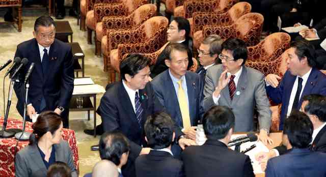 TPP法案、賛成多数で可決　特別委、抗議の中採決強行