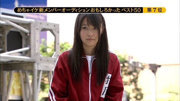 HKT48指原莉乃、ざっくりニットで素肌あらわ SEXYコーデで新境地