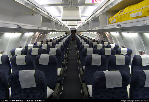 飛行機で「座席を倒す → 後ろの人ブチ切れ → 喧嘩」　緊急着陸する事態が3件も・・・ : オレ的ゲーム速報＠刃