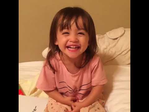 「げんこつ山のたぬきさん」を歌う2歳幼女が可愛すぎるｗｗｗｗ - YouTube