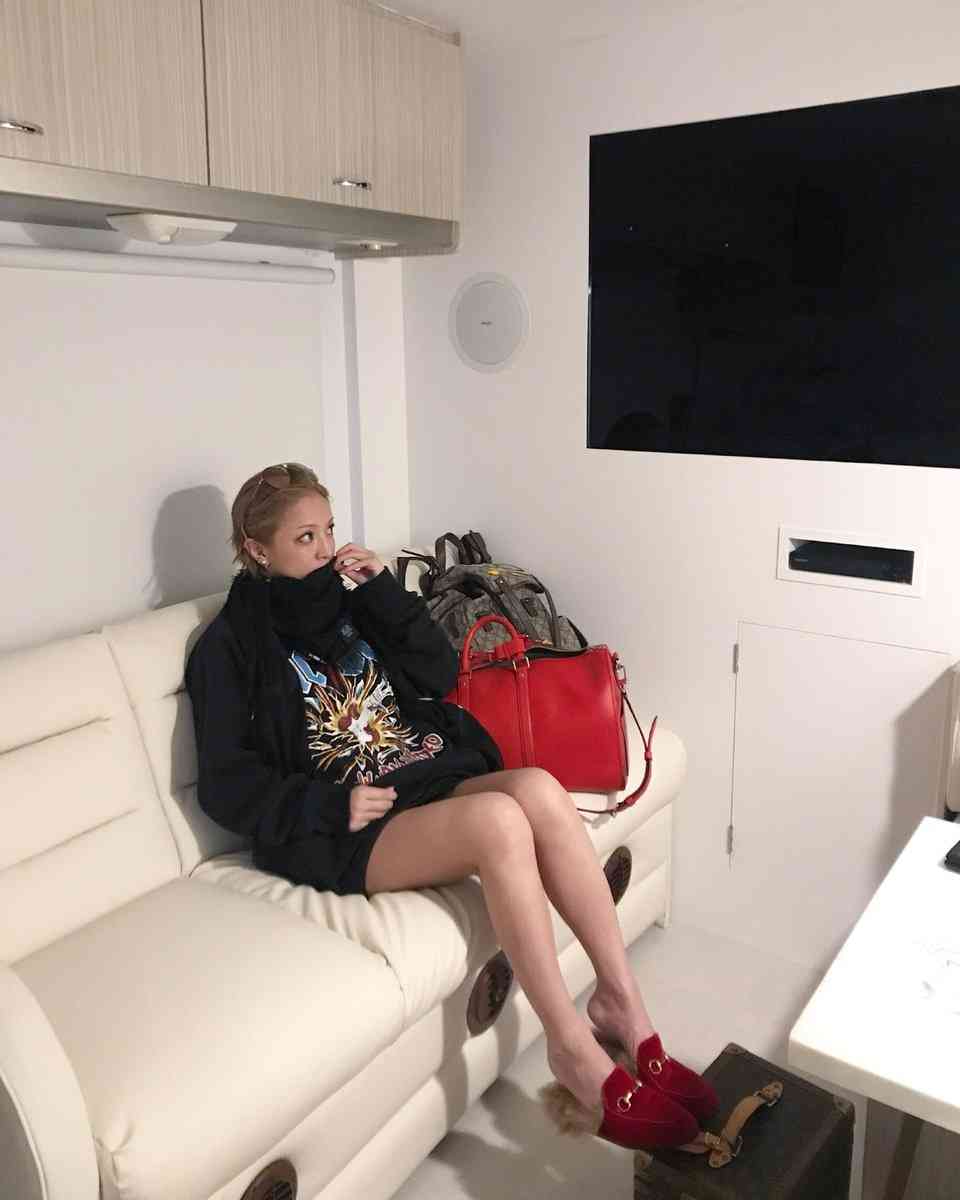 浜崎あゆみ「ミルクティー色にしたよ」 「この髪型やっぱ好き」「可愛いすぎ」