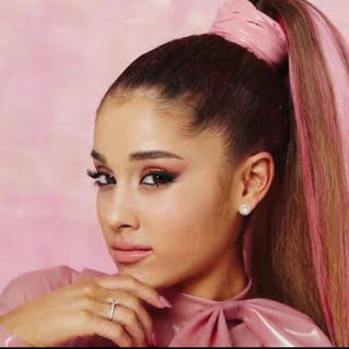 Ariana Grandeを貼るトピ♡