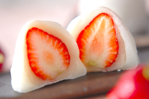 苺を使ったスイーツを貼るトピ