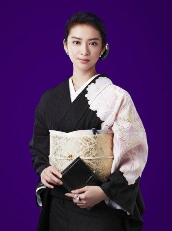 武井咲が2018年の夏か秋に復帰か「産後なのに」と事務所に批判も?