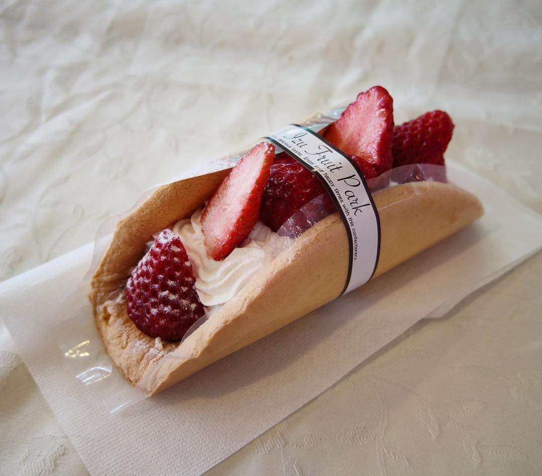 苺を使ったスイーツを貼るトピ