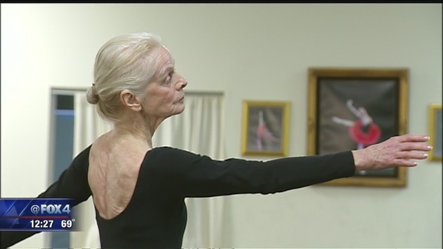 77歳の現役バレリーナ キャリア70年、一日2時間の練習欠かさず(米)