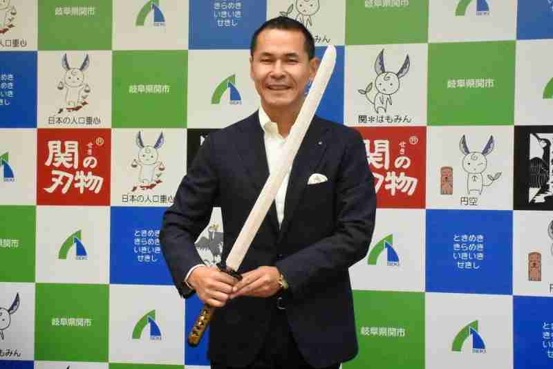 「あずきバー」固すぎてついに日本刀になる　アイスソード「あずきバー」がお披露目｜BIGLOBEニュース