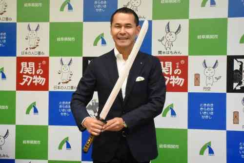 「あずきバー」固すぎてついに日本刀になる　アイスソード「あずきバー」がお披露目