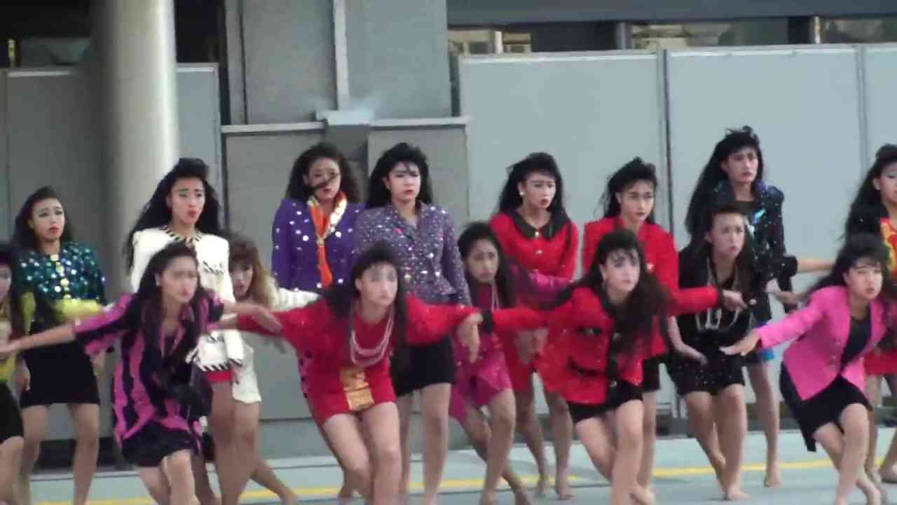 バブリー【キッレキレ！ダンスに圧巻！】登美丘高校ダンス部 2017.8.27@堺市役所前 - YouTube