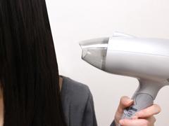 自分でできる。今知っておきたい、美髪へと導く髪の乾かし方の秘訣