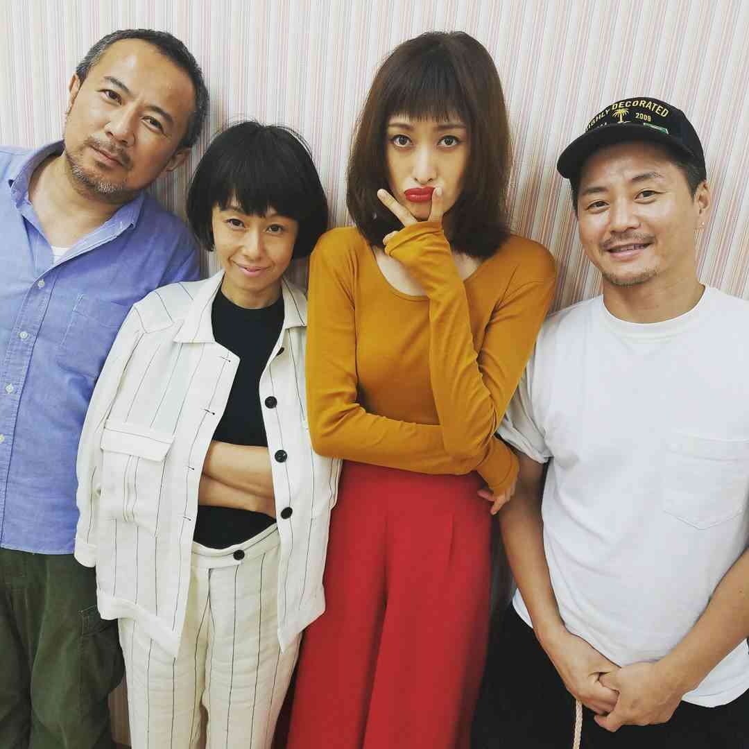 山田優、胸元ざっくりコーデで谷間チラ見せ「おしゃれすぎるママ」「スタイル良すぎ」と反響
