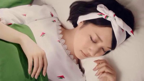 【画像】目を瞑っている芸能人