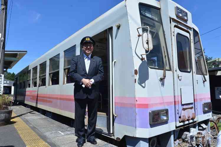 石破茂氏、人生初の列車運転体験を満喫…高千穂あまてらす鉄道