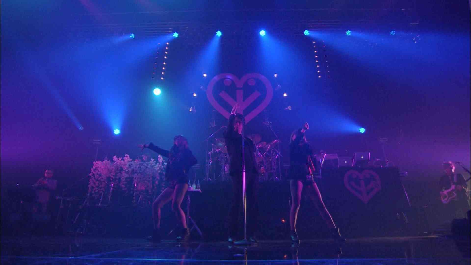 岡村靖幸「ぶーしゃかLOOP」LIVE - YouTube