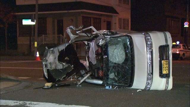 車が電柱衝突、1歳児死亡　24歳父親が飲酒運転疑い 