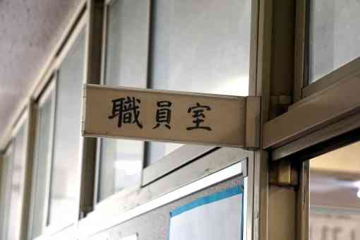 教諭に暴行疑い中3逮捕 滋賀、職員室に入り喫煙
