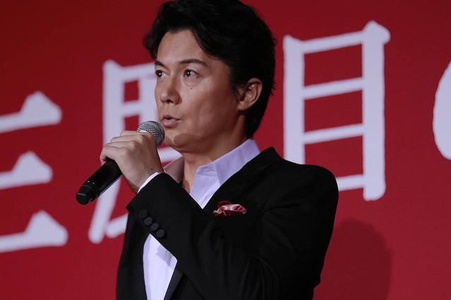 福山雅治が「ベルサイユのばら」の主人公に仮装し反響 - ライブドアニュース