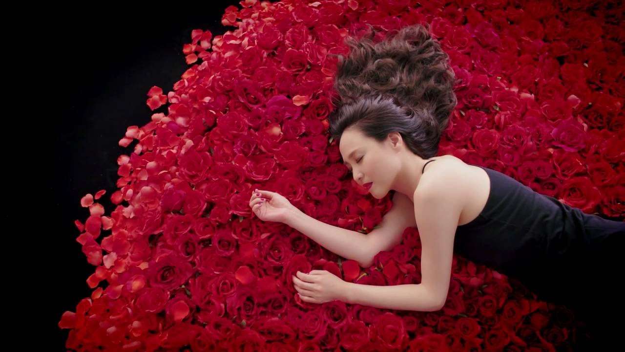 松田聖子 - 「薔薇のように咲いて 桜のように散って」ミュージックビデオ(Short Ver.) - YouTube