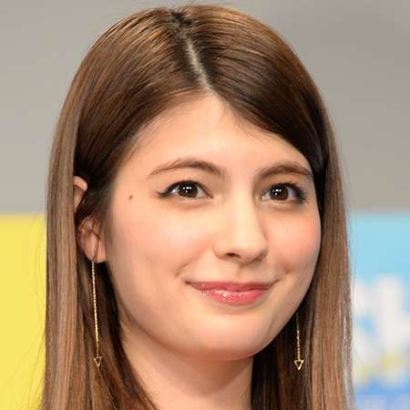 マギー、胸元ざっくりファッションに視線集中「エロカッコいい」「攻めてる」