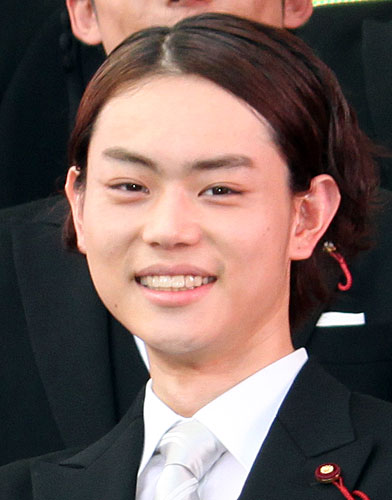 菅田将暉がヘリで会場入り　板尾創路監督「スターやな」