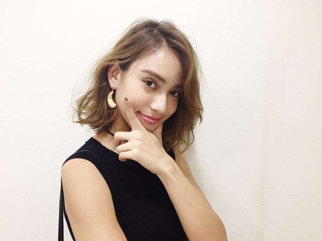 滝沢カレンの四字熟語とは？ナレーションやインスタの変な日本語はわざと？胸がすごいスタイルも話題に！ | ENDIA[エンディア]
