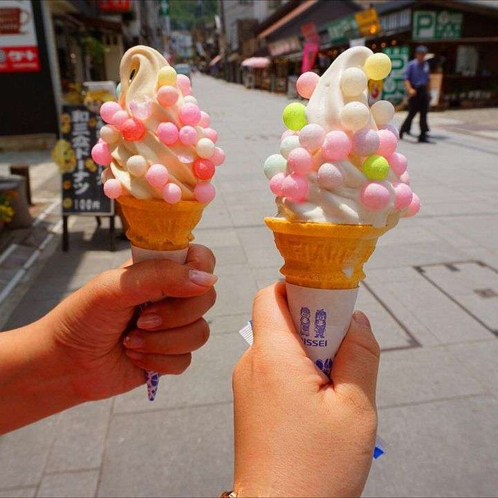 地元の観光地や名産品の画像を貼って、分かった人が答えるトピ