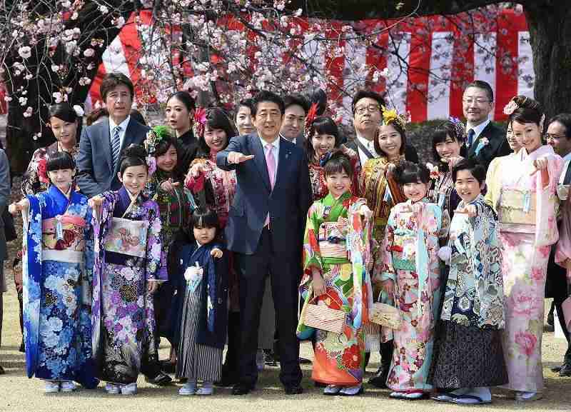 安倍晋三首相主催の「桜を見る会」に多くの芸能人、参加報告まとめ
