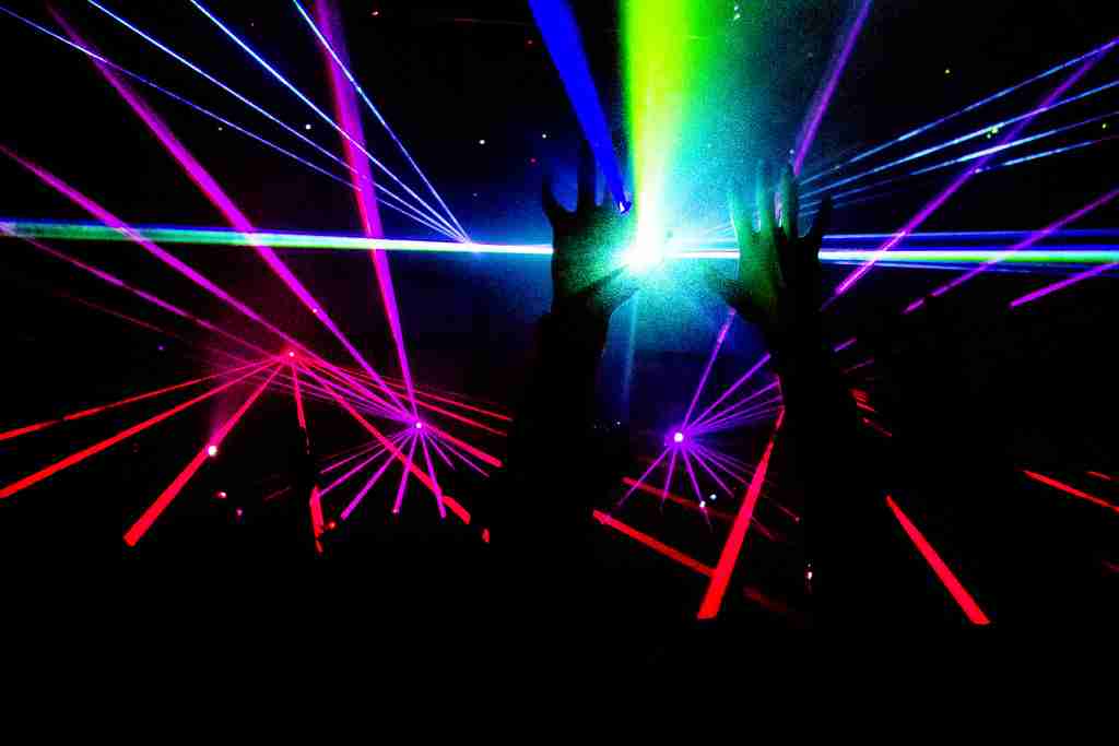 知ってるようで知らない！DJがクラブで流す6つの音楽ジャンル —  | クラブミュージック、DJ入門の情報サイト「DJ HACKs」