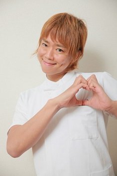 出雲大社で星条旗、ひめゆりの塔で「気持ちよくない」……“常識外れ”ざわちんの危険度