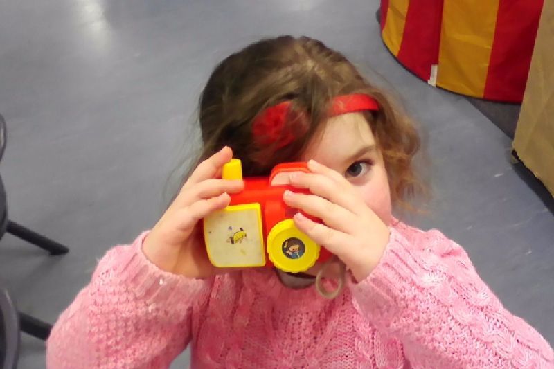 2歳で胸が膨らみ4歳で初潮、5歳で更年期障害と直面する女児（豪）