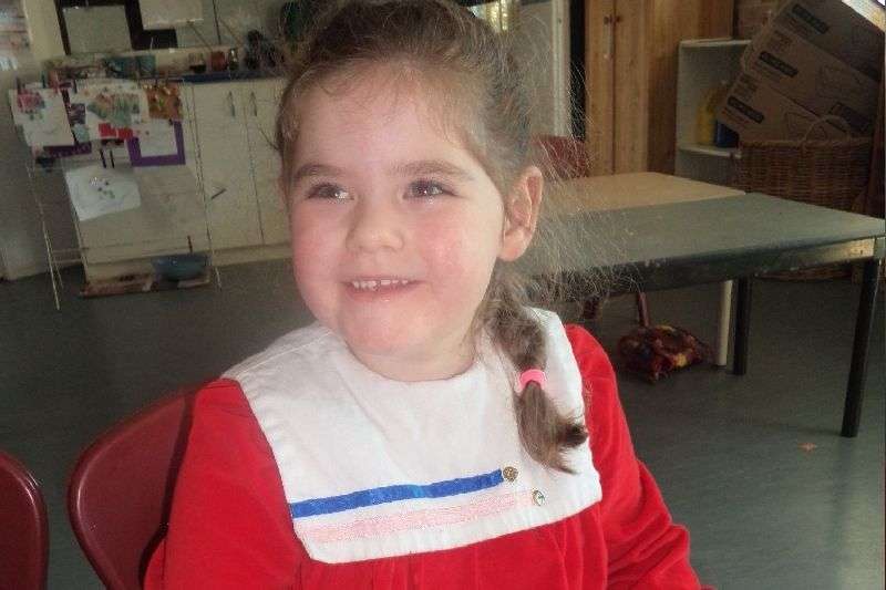 2歳で胸が膨らみ4歳で初潮、5歳で更年期障害と直面する女児（豪）