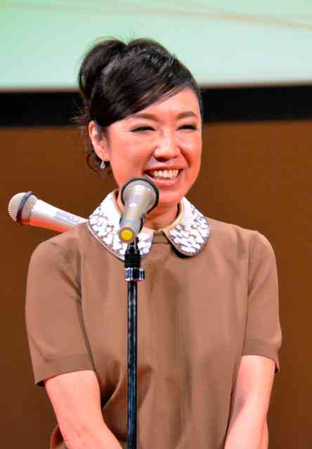 ユーミンを名誉区民、壇上で「由美」と大写し　本人苦笑：朝日新聞デジタル