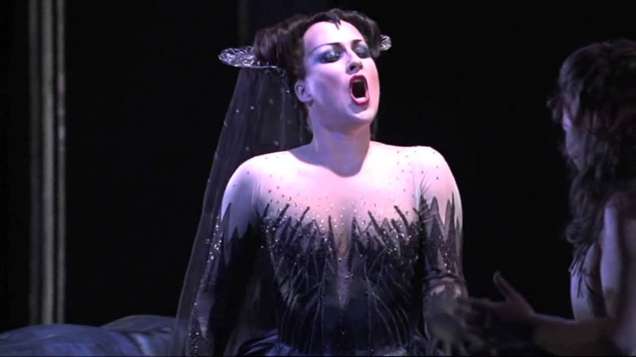 Diana Damrau - Queen of the Night (The Magic Flute) - YouTube