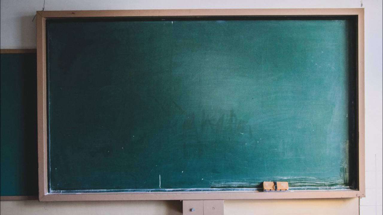 【作業用BGM】(視聴注意)黒板をひっかく音~ Sound of scratching a blackboard~ - YouTube