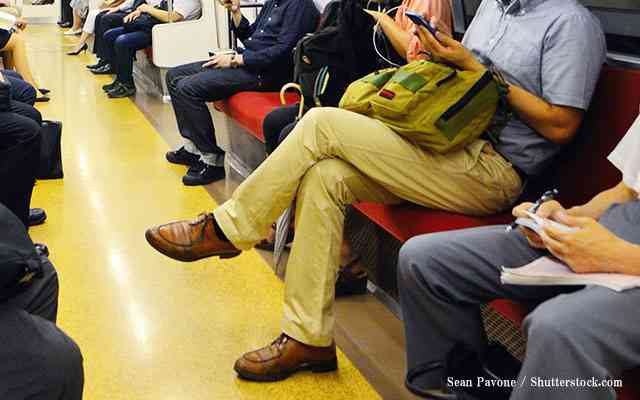 住吉美紀が電車内で組んでいた足を蹴ってきた女性とのトラブルを明かす