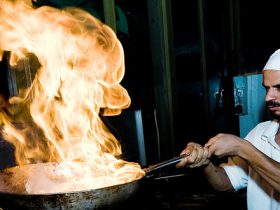 炒め物に入れると美味しい食べ物を教えていただけませんか