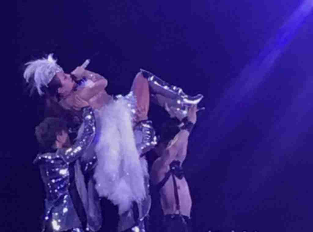 浜崎あゆみ、中止となった宮城公演の振替案内がでるも不満の声が渦巻く