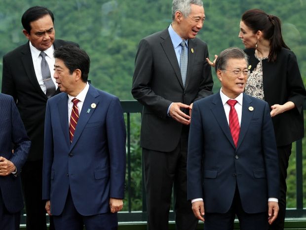 韓国人「文在寅、APECで誰からも話しかけられない事態に陥る」 : カイカイ反応通信
