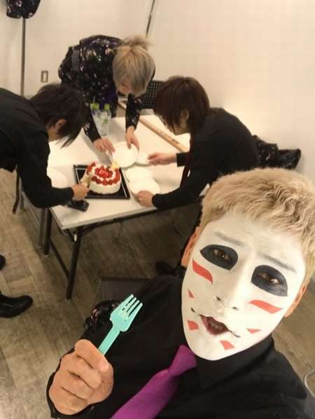 ゴールデンボンバー樽美酒研二の誕生日に祝福殺到
